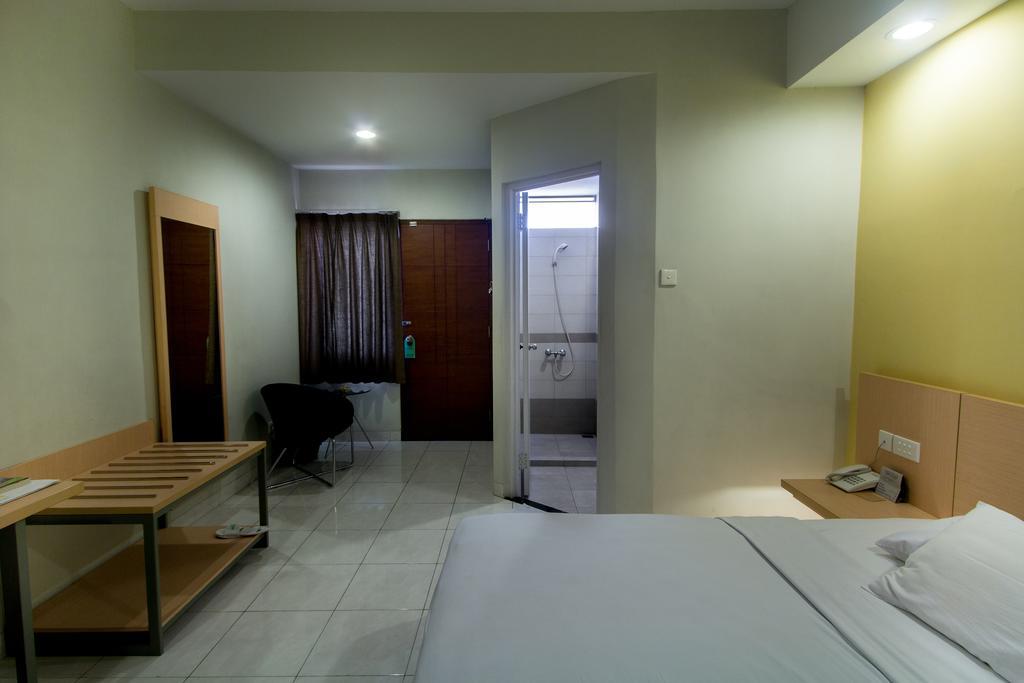 Hotel Quirin Semarang Habitación foto