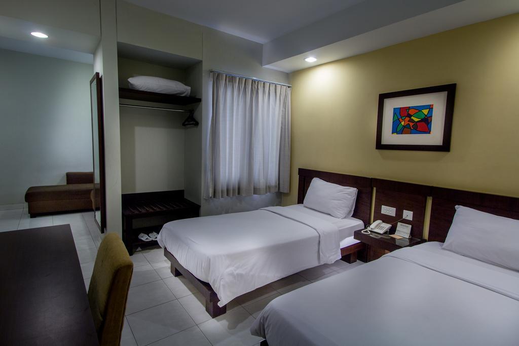 Hotel Quirin Semarang Habitación foto